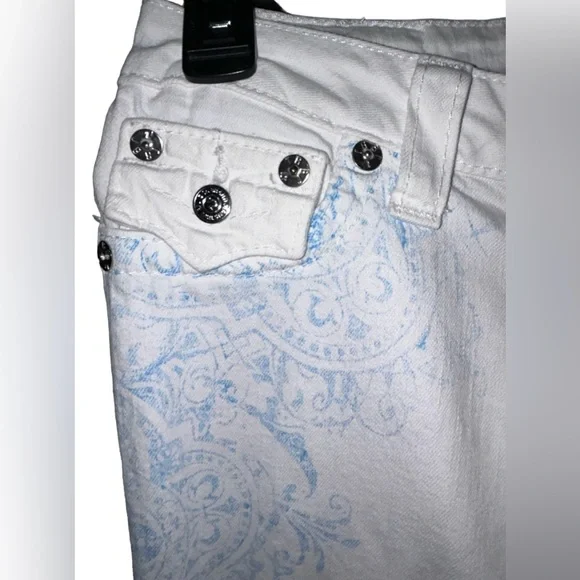 🔥TRUE RELIGION!! DESIGNER WHITE DENIM JEANS WITH BLUE DETAILING!! 🔥 - Picture 6 of 15